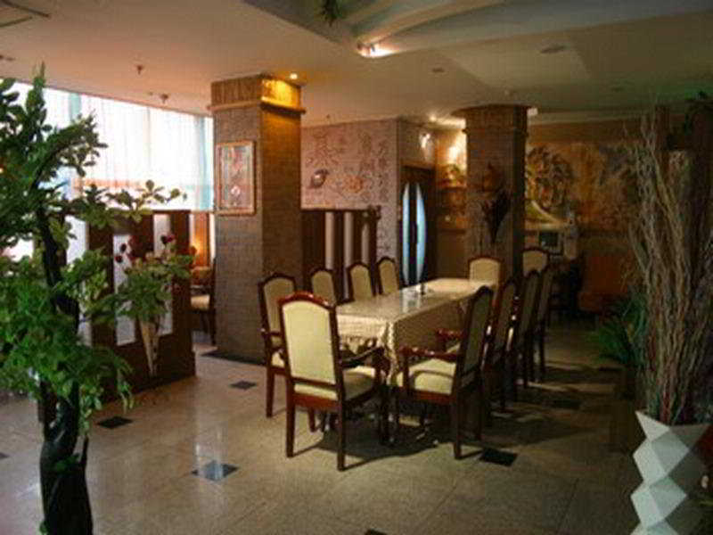 365Days Inn Hotel Ичанг Ресторант снимка